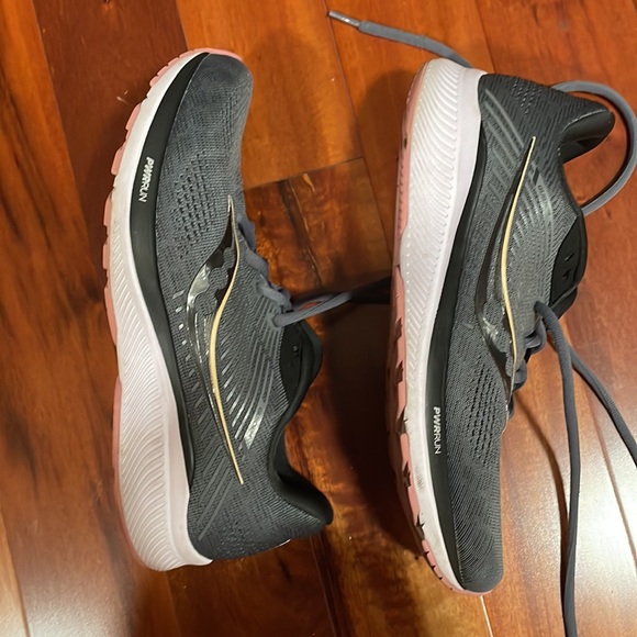 Saucony women’s sneakers size 10 - Picture 4 of 5